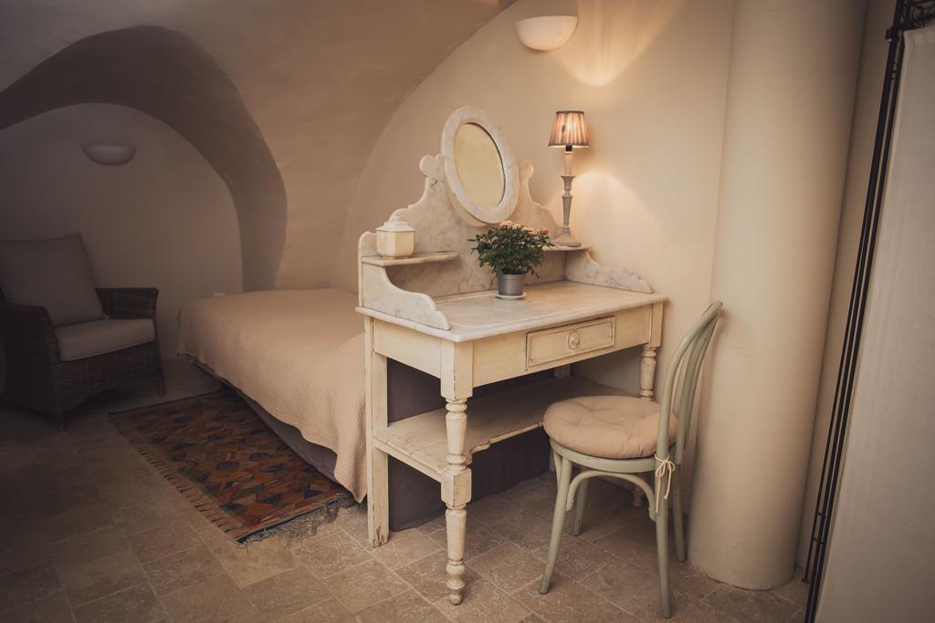 Ancienne Maison Des Gardes Lourmarin Exterior foto