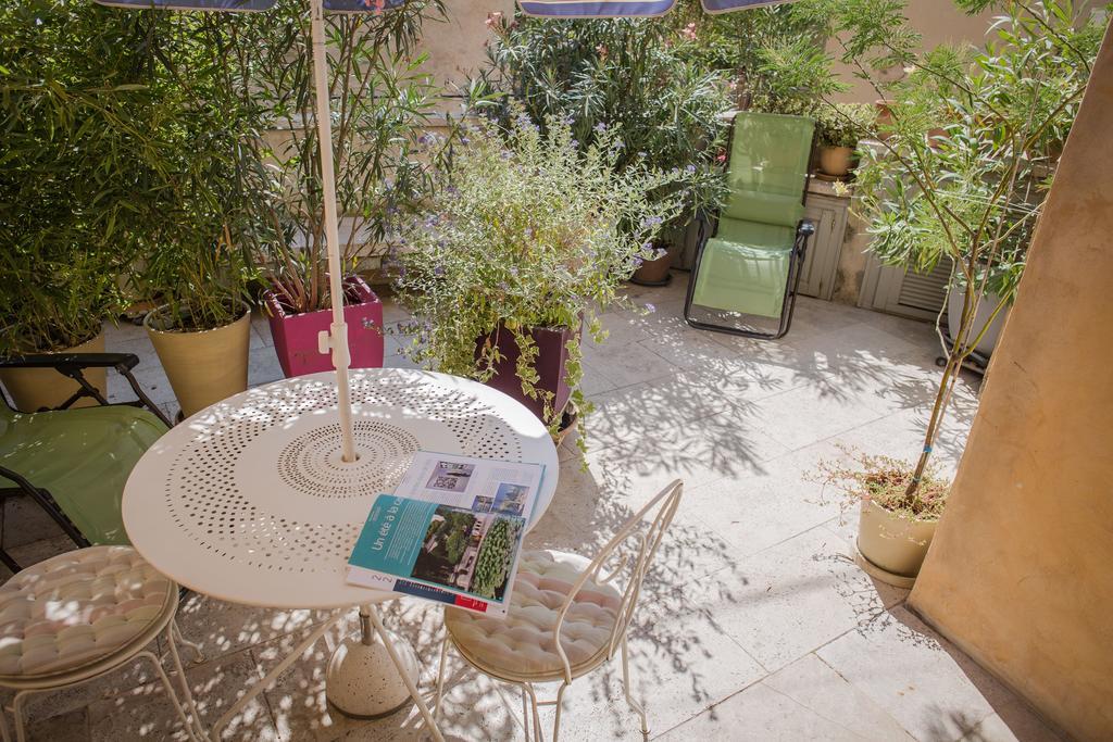 Ancienne Maison Des Gardes Lourmarin Exterior foto